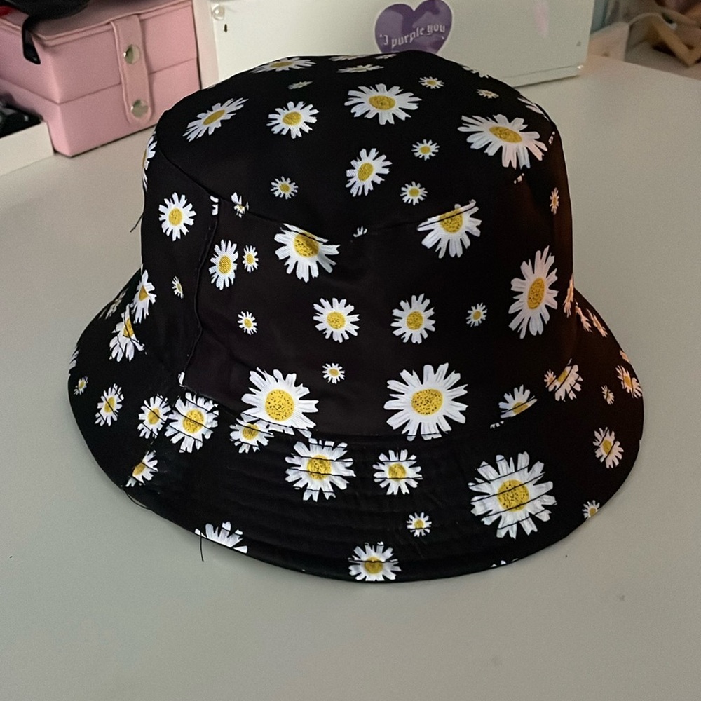 Cute daisy bucket hat